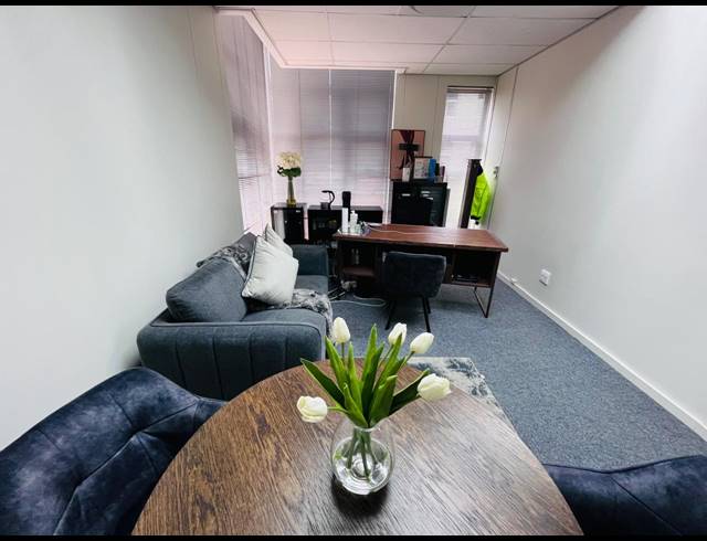 558M² OFFICE FOR SALE IN FOURWAYS